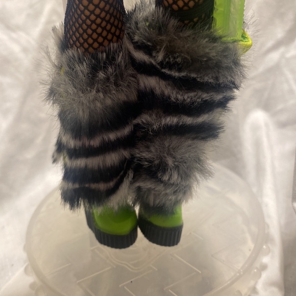 LOL Surprise OMG Remix Rock Bhad Gurl Fashion Doll 9” - Picture 6 of 11